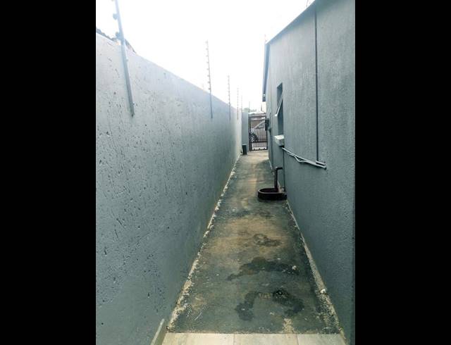 2 BEDROOM HOUSE FOR SALE IN ZONDI